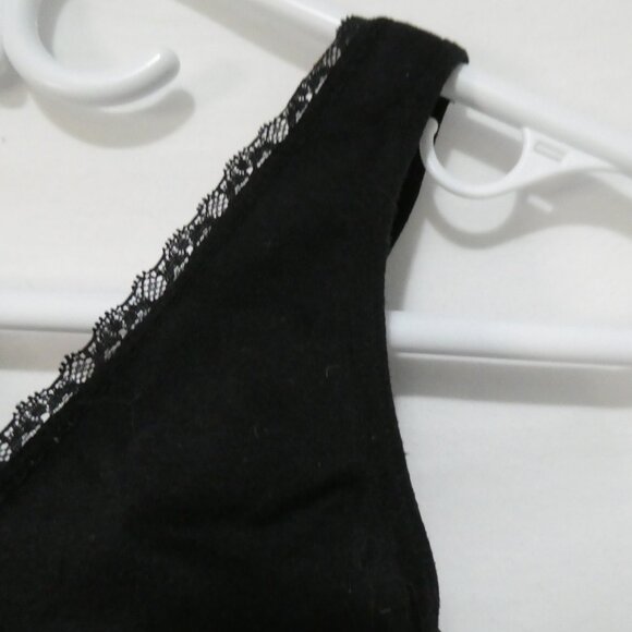 MARILYN MONROE | medium | Black Lace Trim Sports Bra - Picture 5 of 14